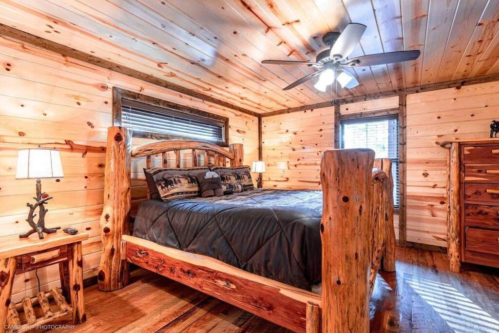Iron Horse Lodge Sleeps 18, Games, Fire Pit, Hot Tub, Ev, More Броукън Боу Екстериор снимка