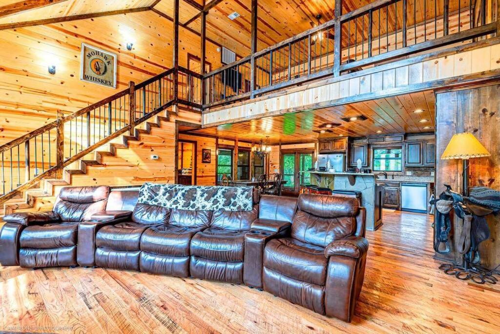 Iron Horse Lodge Sleeps 18, Games, Fire Pit, Hot Tub, Ev, More Броукън Боу Екстериор снимка