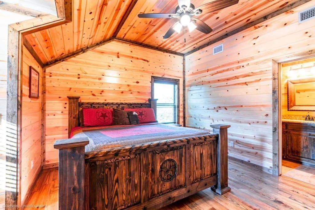 Iron Horse Lodge Sleeps 18, Games, Fire Pit, Hot Tub, Ev, More Броукън Боу Екстериор снимка
