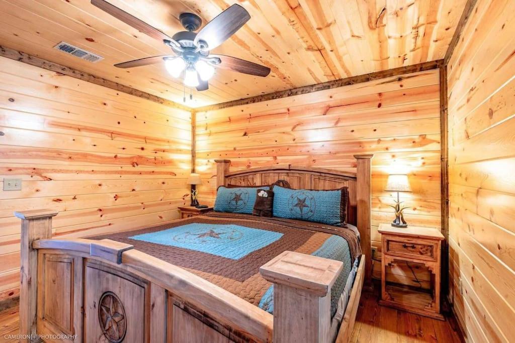 Iron Horse Lodge Sleeps 18, Games, Fire Pit, Hot Tub, Ev, More Броукън Боу Екстериор снимка