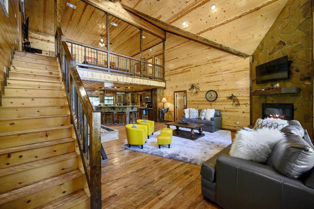 Iron Horse Lodge Sleeps 18, Games, Fire Pit, Hot Tub, Ev, More Броукън Боу Екстериор снимка