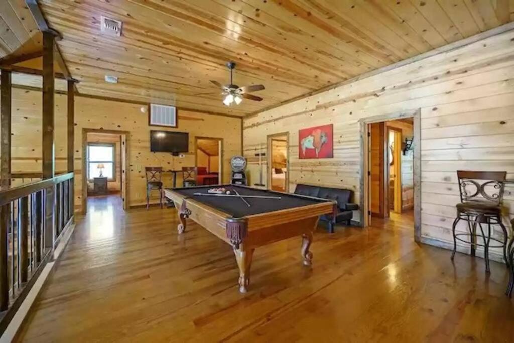 Iron Horse Lodge Sleeps 18, Games, Fire Pit, Hot Tub, Ev, More Броукън Боу Екстериор снимка