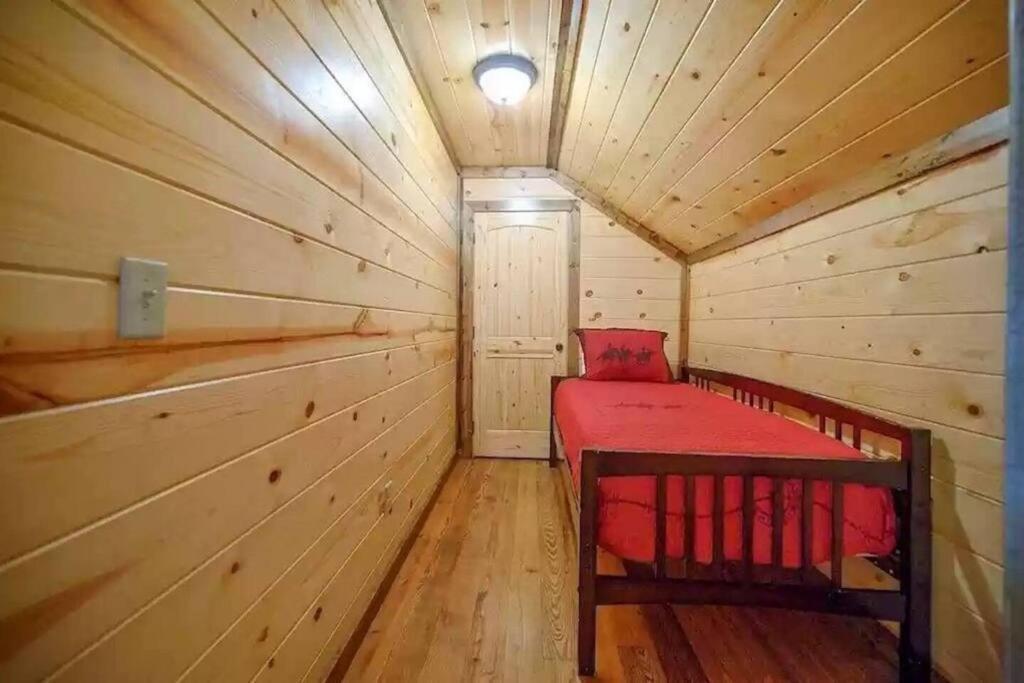 Iron Horse Lodge Sleeps 18, Games, Fire Pit, Hot Tub, Ev, More Броукън Боу Екстериор снимка