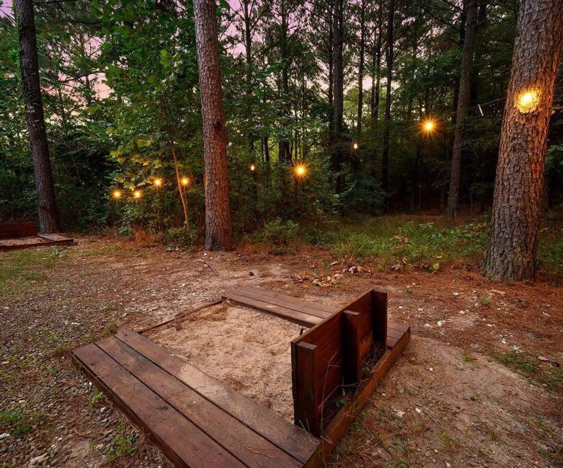 Iron Horse Lodge Sleeps 18, Games, Fire Pit, Hot Tub, Ev, More Броукън Боу Екстериор снимка
