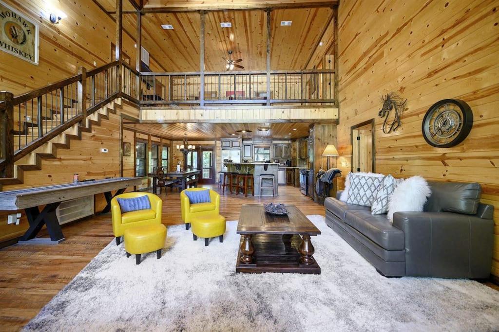 Iron Horse Lodge Sleeps 18, Games, Fire Pit, Hot Tub, Ev, More Броукън Боу Екстериор снимка