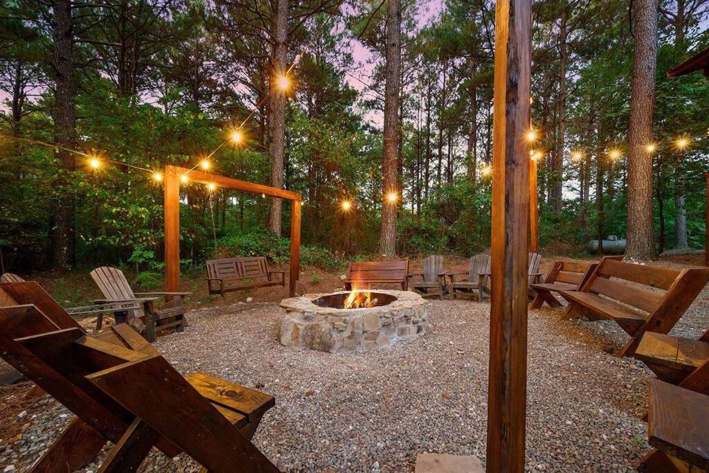Iron Horse Lodge Sleeps 18, Games, Fire Pit, Hot Tub, Ev, More Броукън Боу Екстериор снимка