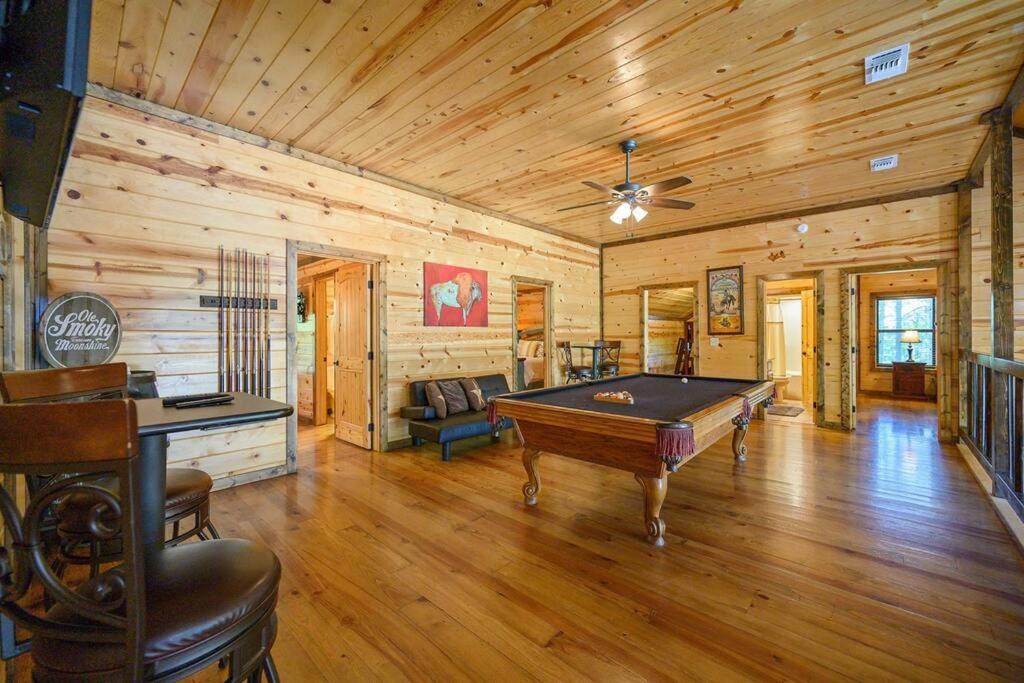 Iron Horse Lodge Sleeps 18, Games, Fire Pit, Hot Tub, Ev, More Броукън Боу Екстериор снимка