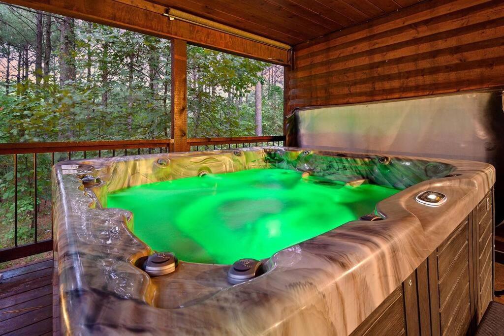 Iron Horse Lodge Sleeps 18, Games, Fire Pit, Hot Tub, Ev, More Броукън Боу Екстериор снимка